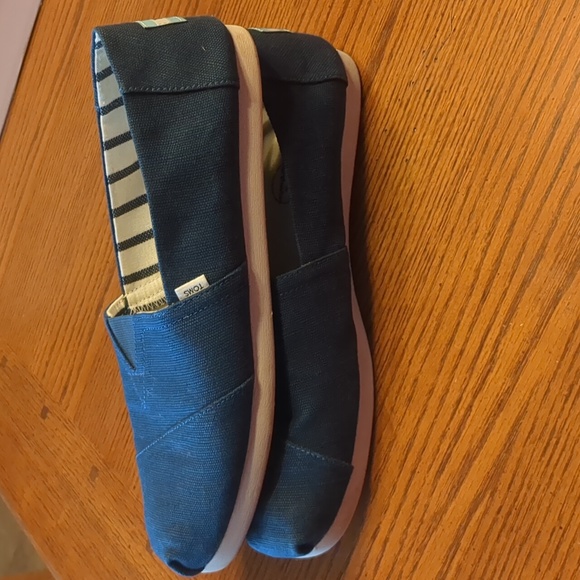 Toms navy slip ons (mens) - Picture 4 of 5